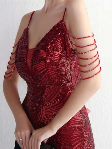 فستان سهرة بتطريز ترتر ومزين بالخرز الفخم على الاك...