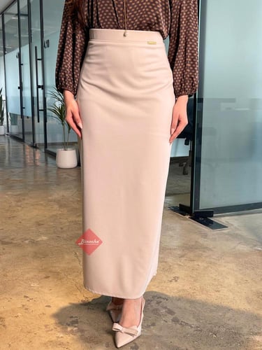 بلوزة أنيقة بياقة V بأكمام طويلة