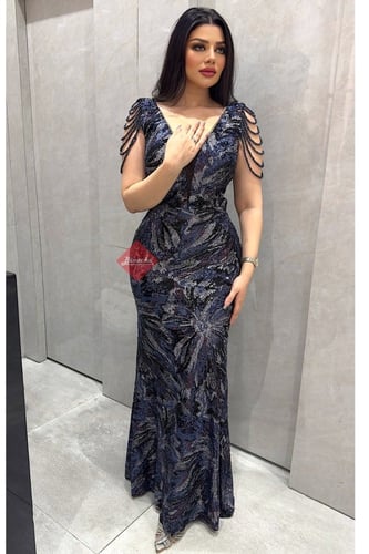 فستان سهرة ترتر بقصه صدر شكل حرف Y مزين بخرز على ا...