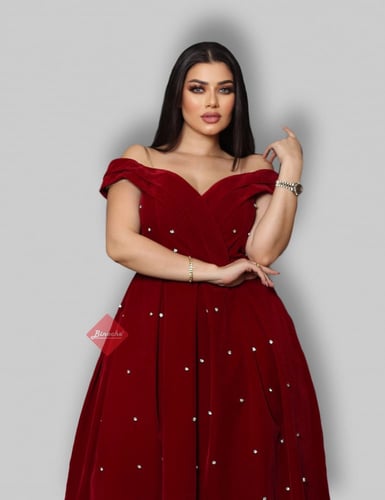 فستان مخمل مزين بالكريستال اوف شولدر