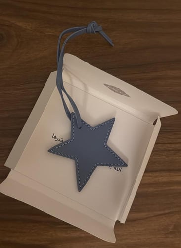 نحت على ميدالية مع كيس رجالي وستيكرات وعبارة اهداء