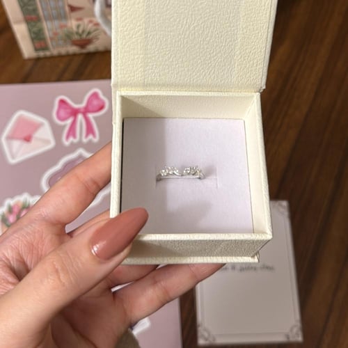 بوكس KARTZ ورد صناعي بنك مع خاتم نسائي فضه عيار 92...