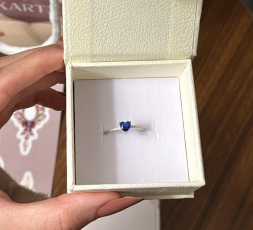 كيس KARTZ ورد صناعي اكثر من نوع لون سكري مع خاتم ف...