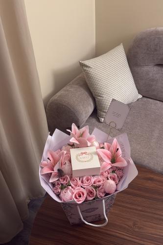 كيس KARTZ ورد صناعي يحتوي أكثر من نوع ورد لون بنك...