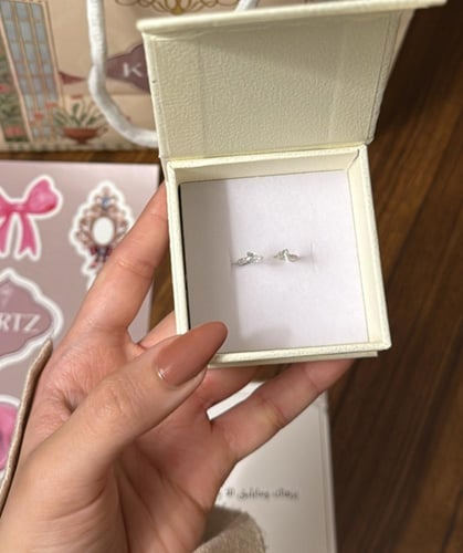 كيس KARTZ ورد صناعي أحمر مع خاتم فضه عيار 925