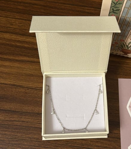 كيس KARTZ ورد صناعي يحتوي أكثر من نوع ورد لون أبيض...