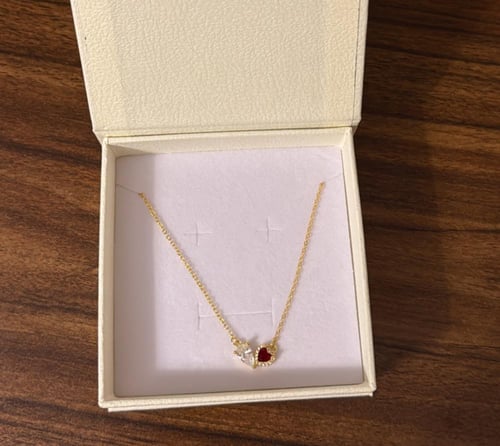 تنسيق KARTZ كيس ورد صناعي لون أصفر مع عقد فضه عيار...