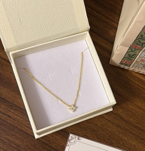 بوكس KARTZ ورد صناعي بنك مع عقد فضه عيار 925