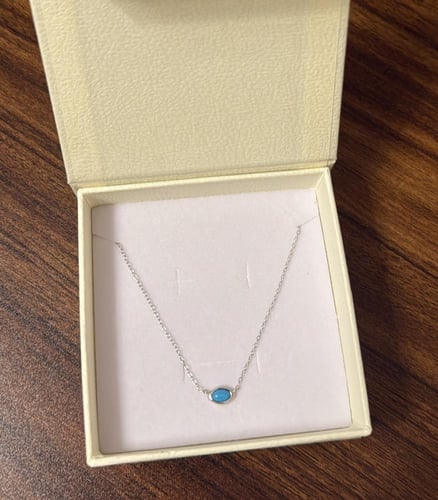 كيس KARTZ ورد صناعي هيدرنجا لون أزرق مع عقد فضه عي...