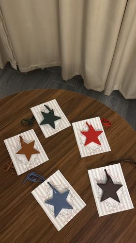 عيديات ميداليه جلد نحت فيها حسب الطلب