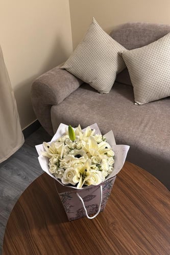 كيس KARTZ ورد صناعي يحتوي أكثر من نوع ورد لون سكري