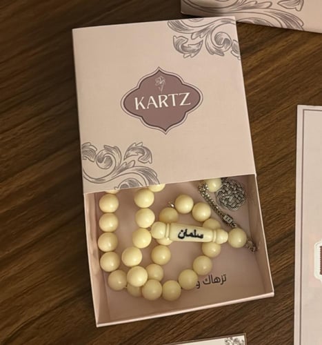 بوكس KARTZ ورد صناعي أبيض مع مسبحه