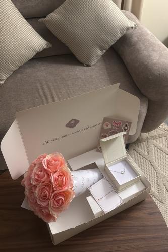 بوكس KARTZ ورد صناعي بنك مع أسوارة فضه عيار 925