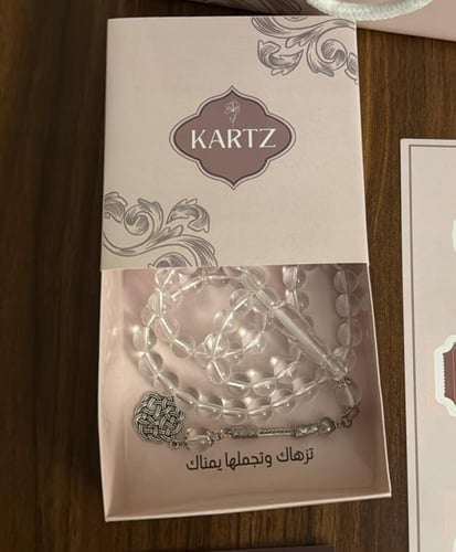 بوكس KARTZ ورد صناعي أحمر مع مسبحه