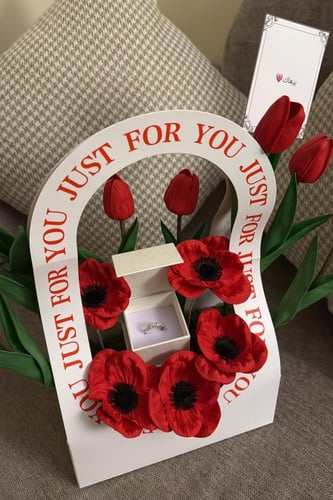 تنسيق KARTZ كيس ورد صناعي لون احمر توليب وشقائق ال...