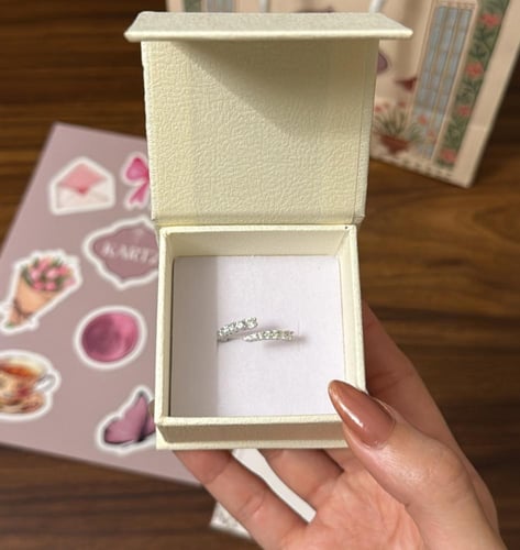 بوكس KARTZ ورد صناعي بنك مع خاتم نسائي فضه عيار 92...