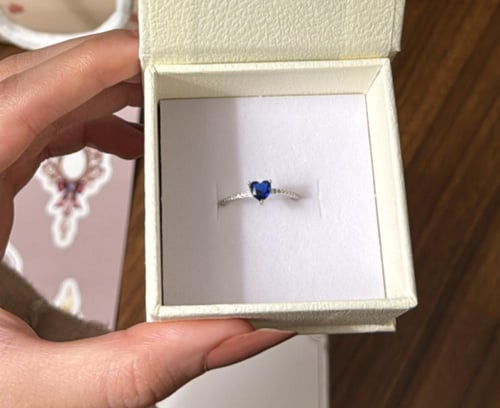 كيس KARTZ ورد صناعي اكثر من نوع لون سكري مع خاتم ف...