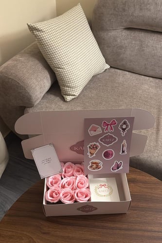 بوكس KARTZ ورد صناعي بنك مع عقد فضه عيار 925