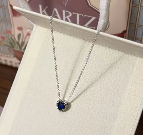 بوكس KARTZ ورد صناعي بنك مع عقد فضه عيار 925