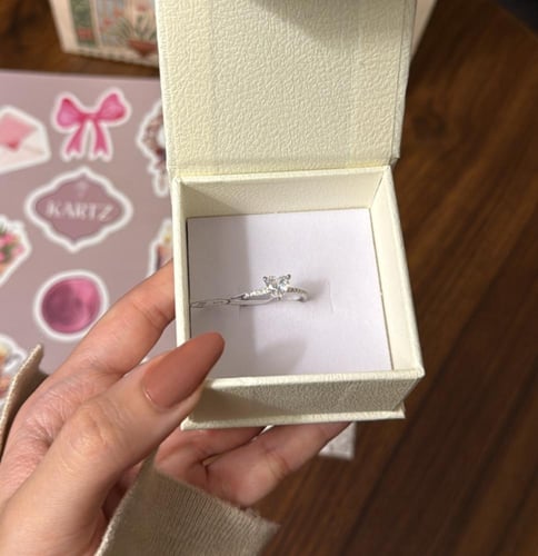 كيس KARTZ ورد صناعي يحتوي أكثر من نوع ورد لون بنك...