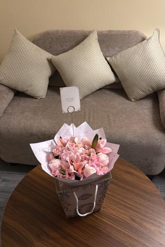 كيس KARTZ ورد صناعي يحتوي أكثر من نوع ورد الوان ال...