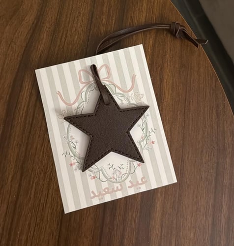 عيديات ميداليه جلد نحت فيها حسب الطلب