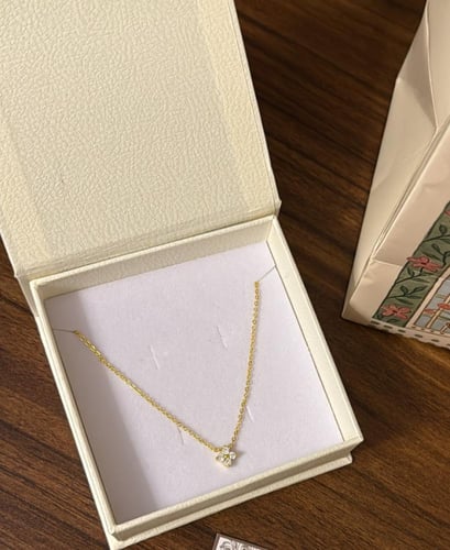 بوكس KARTZ ورد صناعي بنك مع عقد فضه عيار 925