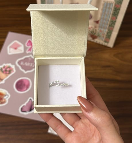 كيس KARTZ ورد صناعي يحتوي أكثر من نوع ورد لون بنك...