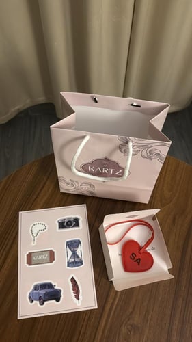 نحت على ميدالية مع كيس رجالي وستيكرات وعبارة اهداء