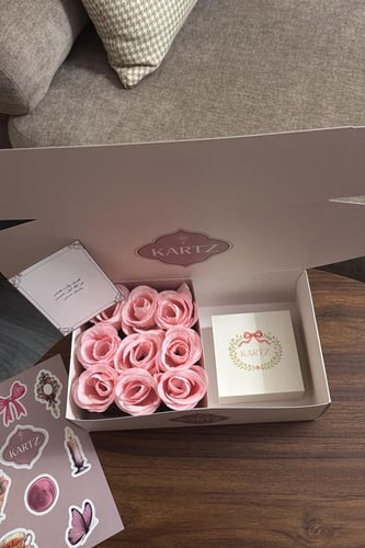 بوكس KARTZ ورد صناعي بنك مع عقد فضه عيار 925