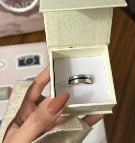 كيس KARTZ ورد صناعي أحمر مع خاتم رجالي ستانسل ستيل