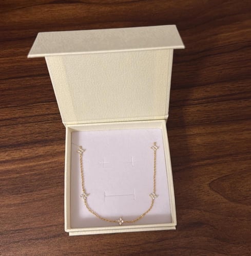 بوكس KARTZ ورد صناعي بنك مع عقد فضه عيار 925