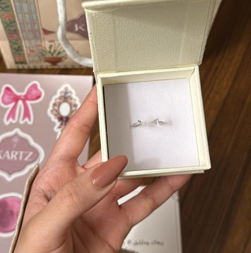 بوكس KARTZ ورد صناعي بنك مع خاتم نسائي فضه عيار 92...