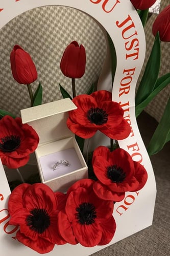 تنسيق KARTZ كيس ورد صناعي لون احمر توليب وشقائق ال...