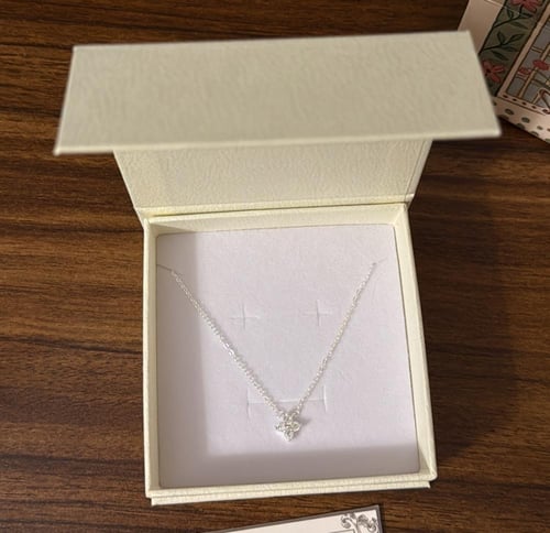 بوكس KARTZ ورد صناعي بنك مع عقد فضه عيار 925