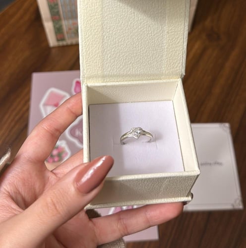 كيس KARTZ ورد صناعي يحتوي أكثر من نوع ورد لون بنك...