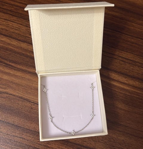 بوكس KARTZ ورد صناعي بنك مع عقد فضه عيار 925