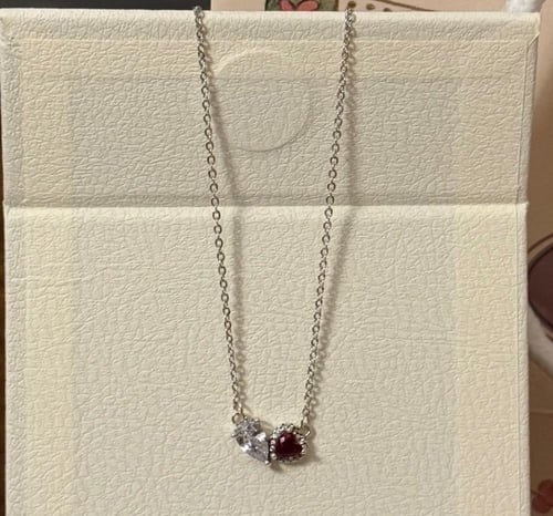 تنسيق KARTZ كيس ورد صناعي لون بنك وأحمر مع عقد فضه...