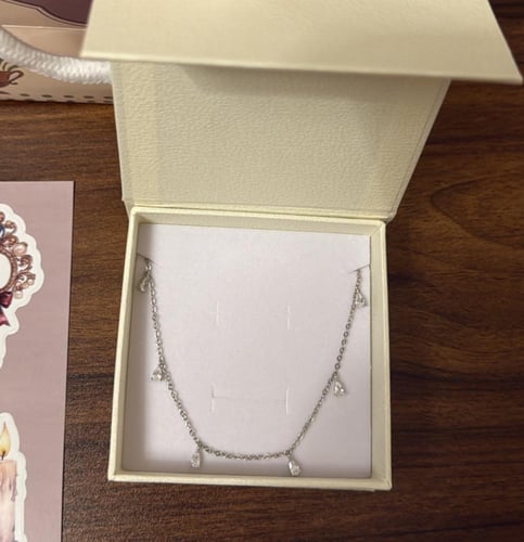 بوكس KARTZ ورد صناعي بنك مع عقد فضه عيار 925