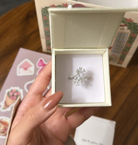 كيس KARTZ ورد صناعي يحتوي أكثر من نوع ورد لون بنك...