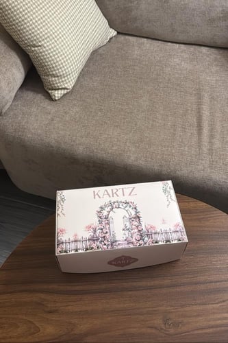 بوكس KARTZ ورد صناعي بنك مع عقد فضه عيار 925