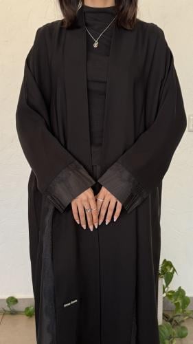 عباية كلوش دانتيل جنب لف مناسب لكل الفصول