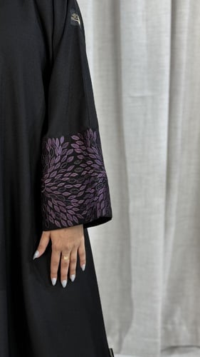 عباية لمار مطرزة كم تطريز بنفسجي