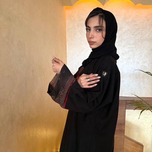 عباية ربع كلوش لف لون اسود وعودي مناسب لكل الفصول