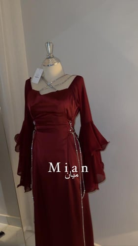 فستان غزالة احمر