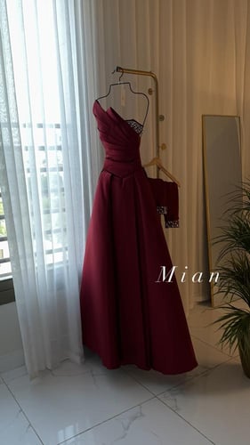 فستان اكرام عنابي