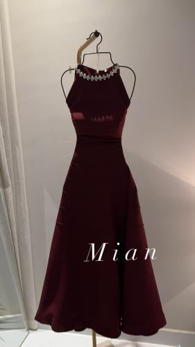 فستان هالة برغندي