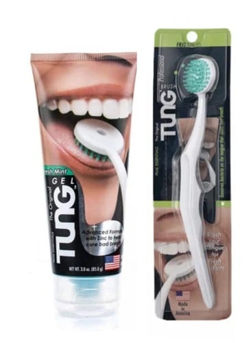 معجون مع الفرشاة