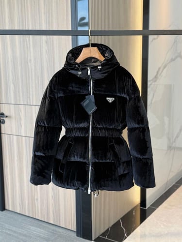 جاكيت برادا