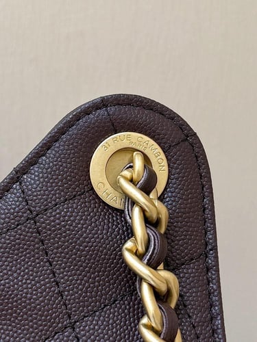 شانيل hobo بني داكن